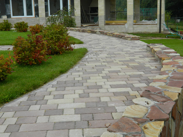Мощение дорожек с подготовкой основания для пешеходов